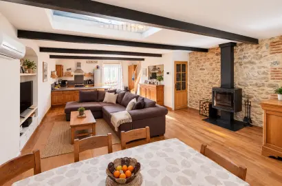 Beautiful villa with pool for sale in Southern France – 10 minutes from the Mediterranean